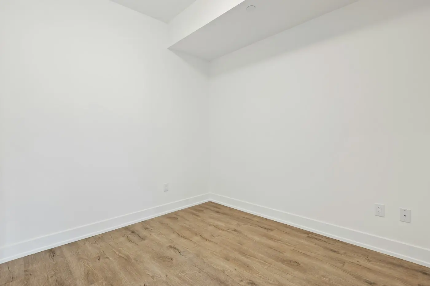 Example move-in photo: clean wall